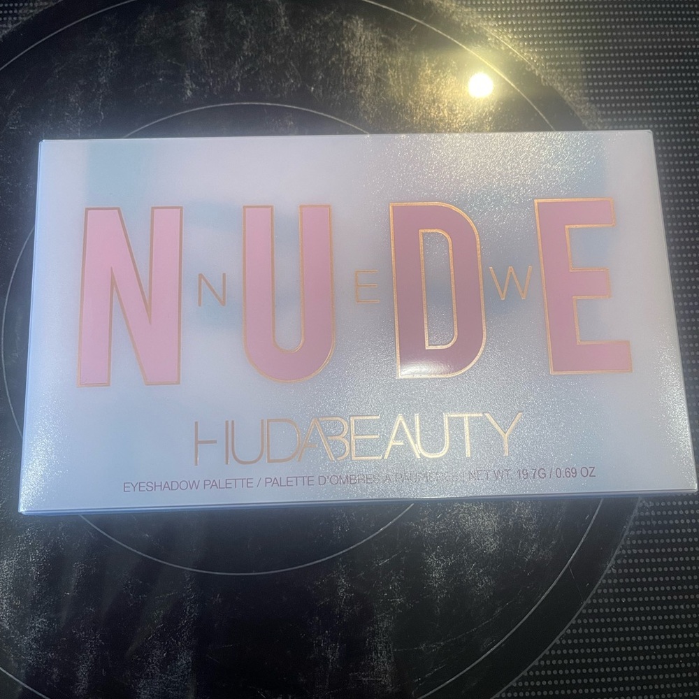 HUDA BEAUTY Nude Eyeshadow Palette - Pink and Gold